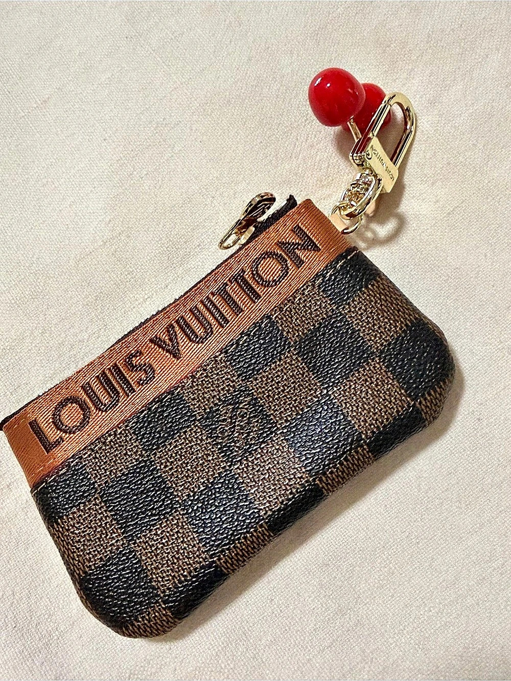 Cutest Little change purse - Picture 2 of 3
